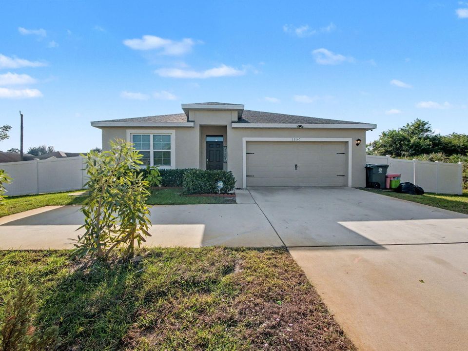 На продажу: $445,000 (4 спален, 2 ванн, 1827 Квадратных фут)