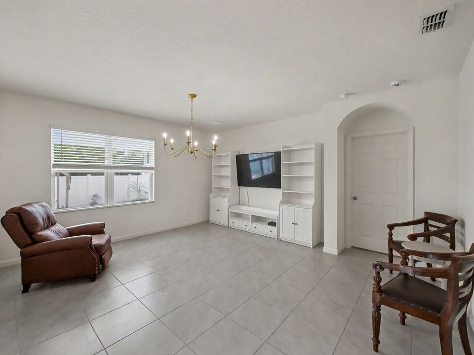 На продажу: $445,000 (4 спален, 2 ванн, 1827 Квадратных фут)