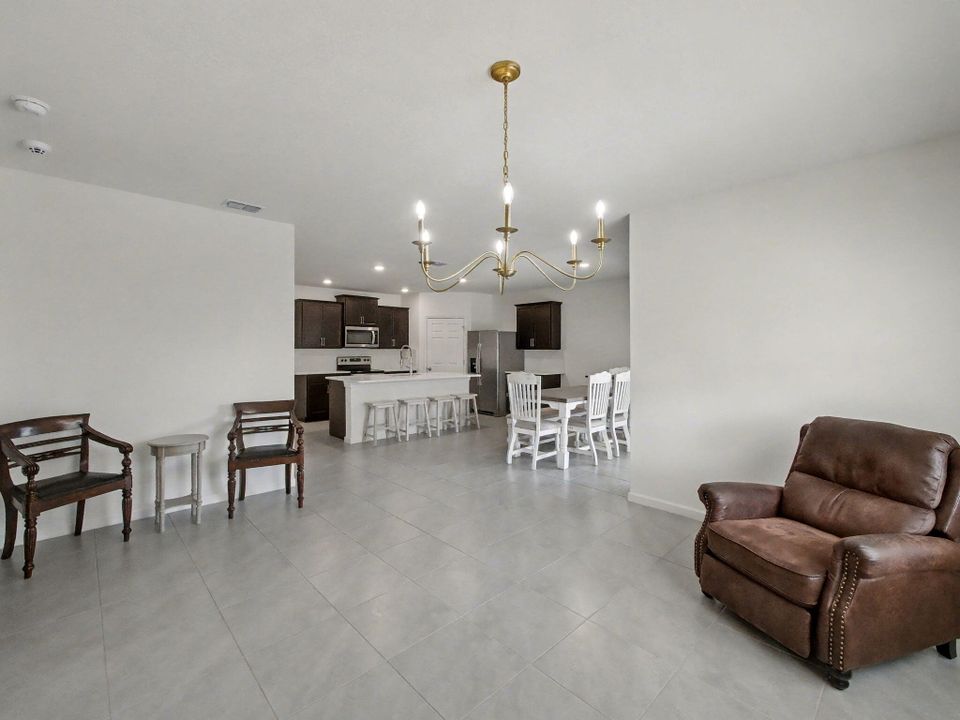 На продажу: $445,000 (4 спален, 2 ванн, 1827 Квадратных фут)