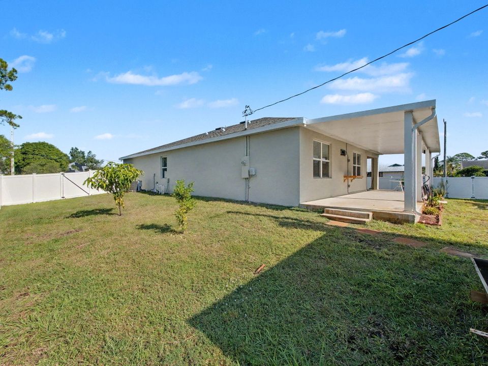 На продажу: $445,000 (4 спален, 2 ванн, 1827 Квадратных фут)