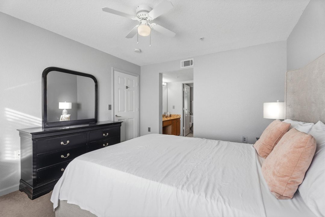 For Sale: $199,000 (2 beds, 2 baths, 1033 Square Feet)