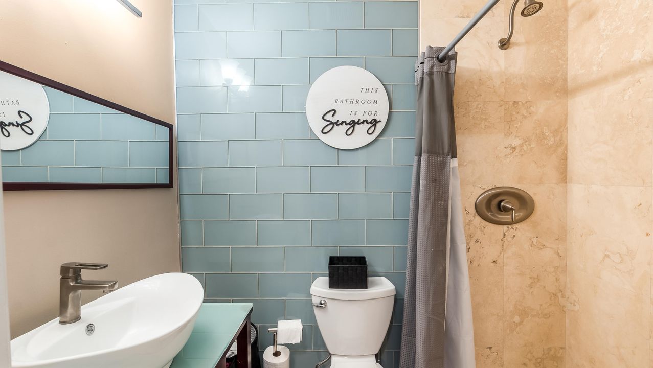 For Sale: $375,000 (2 beds, 2 baths, 1279 Square Feet)