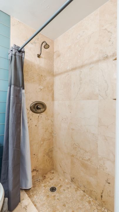 For Sale: $375,000 (2 beds, 2 baths, 1279 Square Feet)