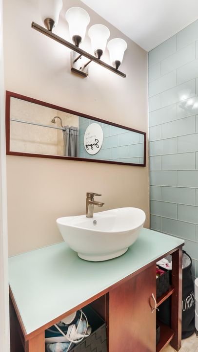 For Sale: $375,000 (2 beds, 2 baths, 1279 Square Feet)