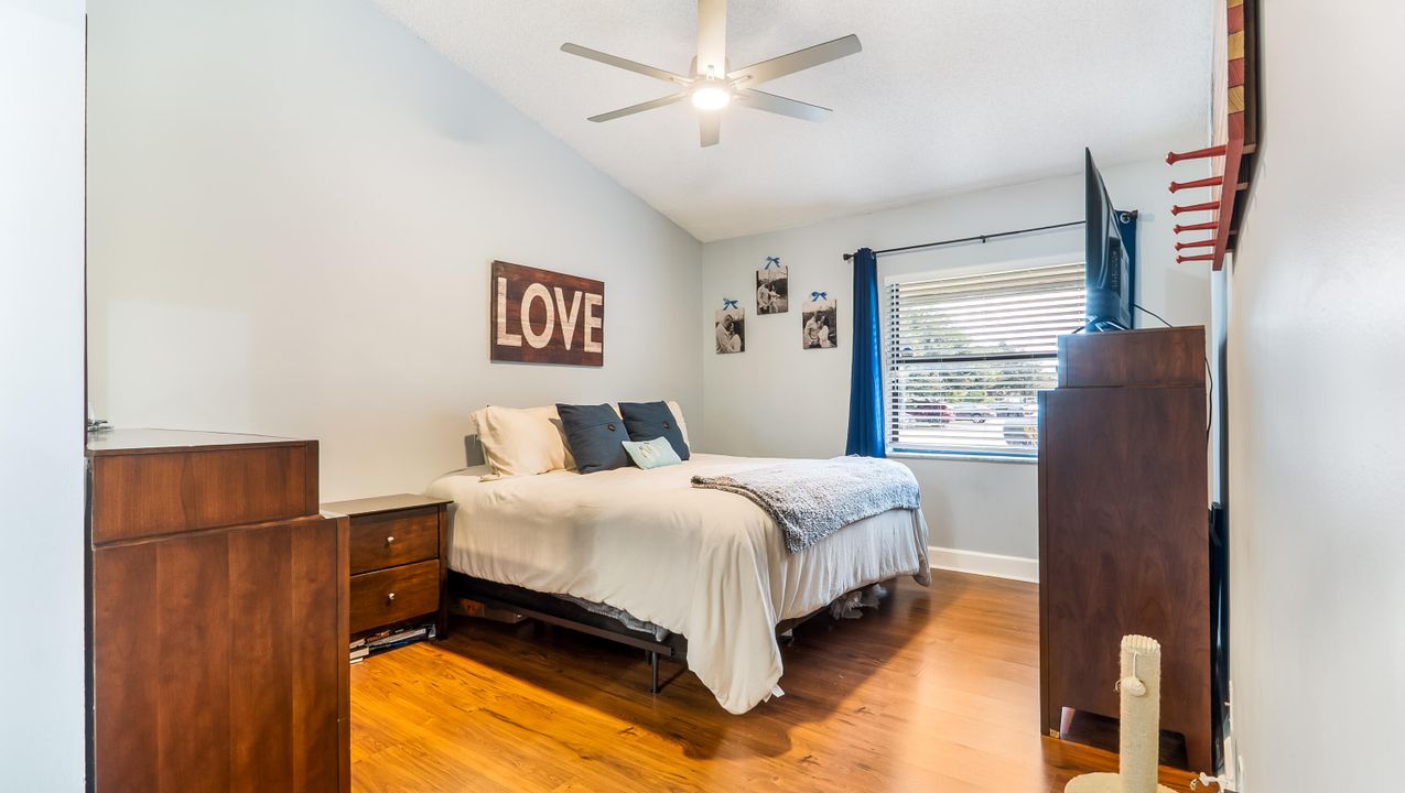 For Sale: $375,000 (2 beds, 2 baths, 1279 Square Feet)