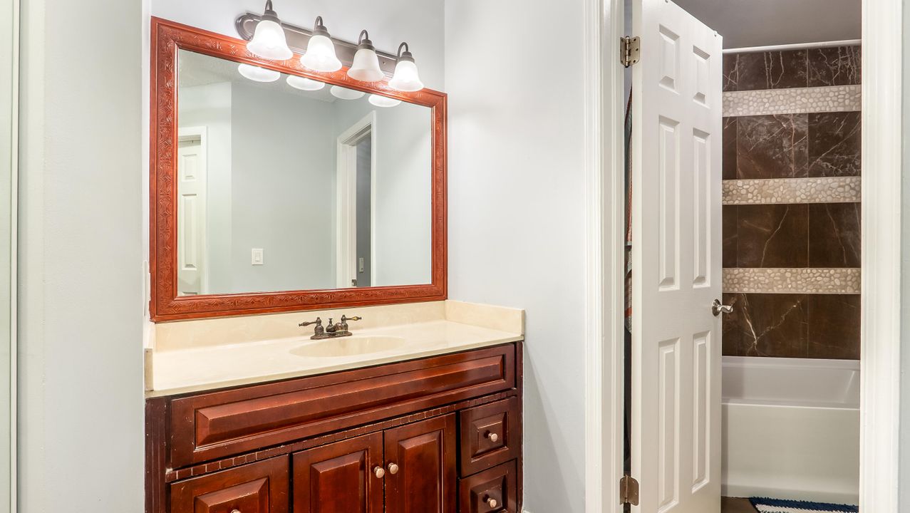 For Sale: $375,000 (2 beds, 2 baths, 1279 Square Feet)