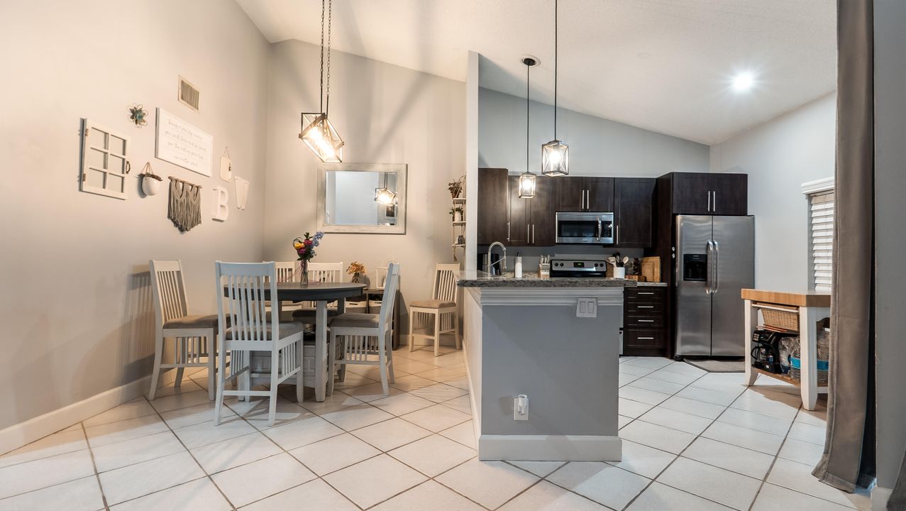 For Sale: $375,000 (2 beds, 2 baths, 1279 Square Feet)