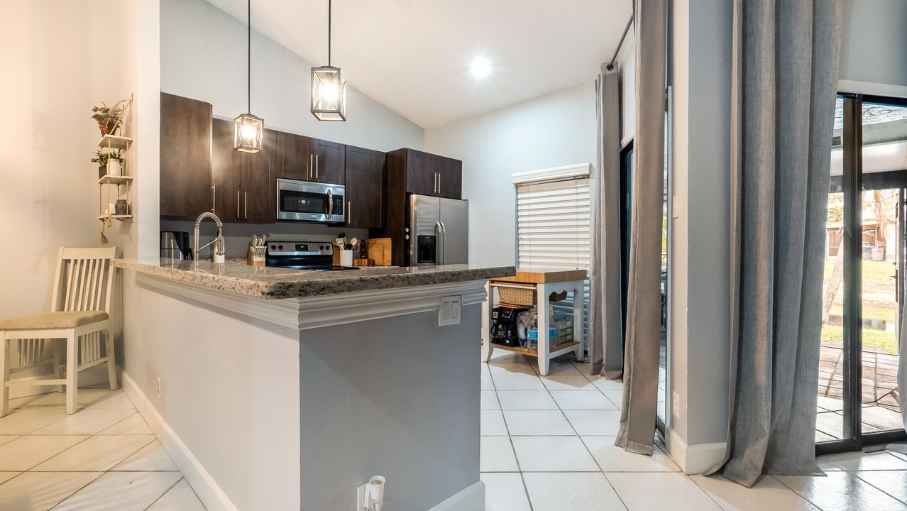 For Sale: $375,000 (2 beds, 2 baths, 1279 Square Feet)