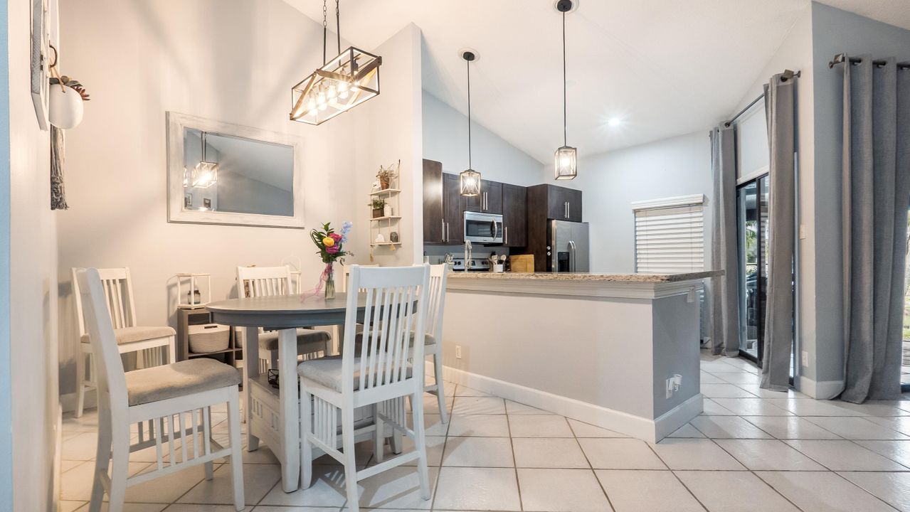 For Sale: $375,000 (2 beds, 2 baths, 1279 Square Feet)