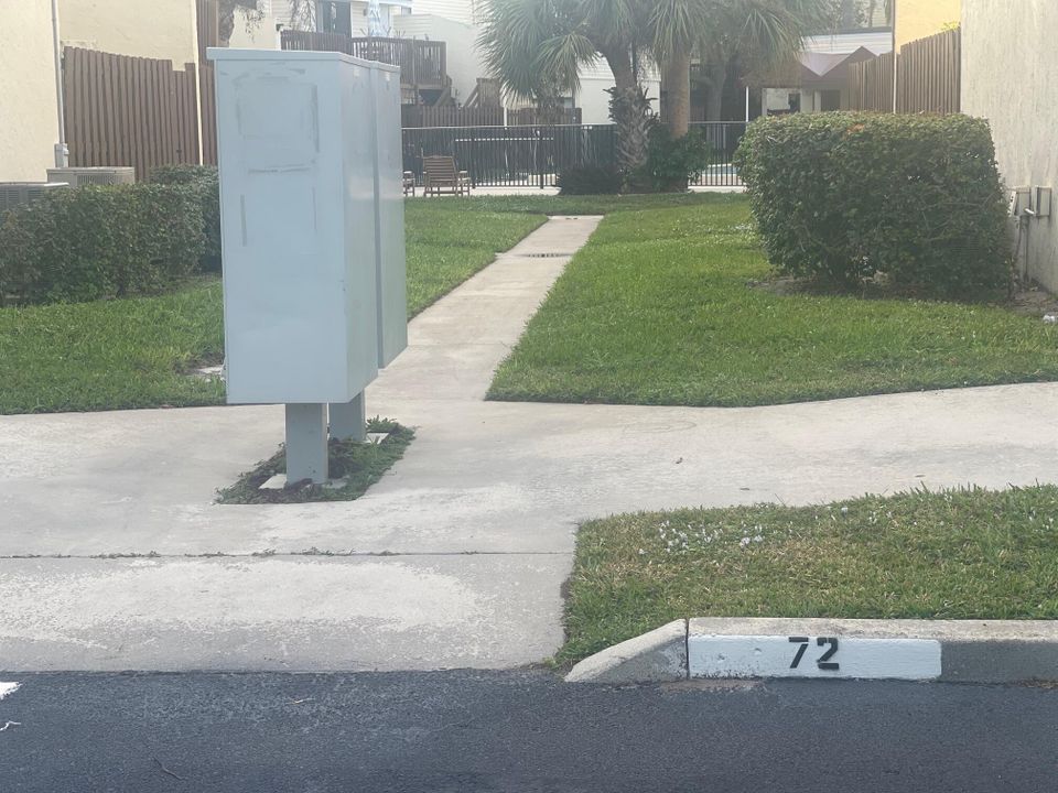 For Rent: $1,900 (1 beds, 1 baths, 627 Square Feet)