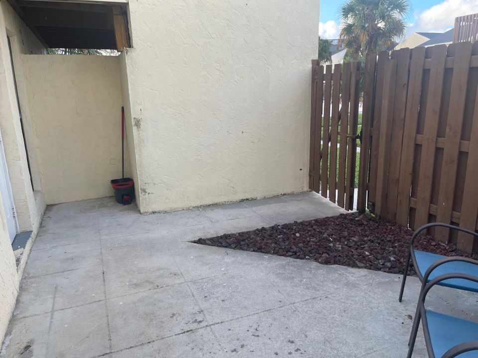 For Rent: $1,900 (1 beds, 1 baths, 627 Square Feet)