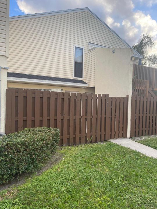 For Rent: $1,900 (1 beds, 1 baths, 627 Square Feet)