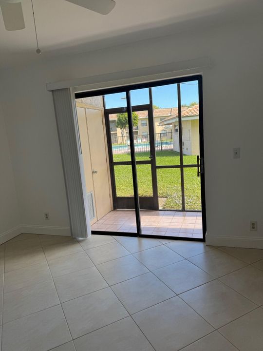 合同活跃: $1,930 (2 贝兹, 2 浴室, 857 平方英尺)