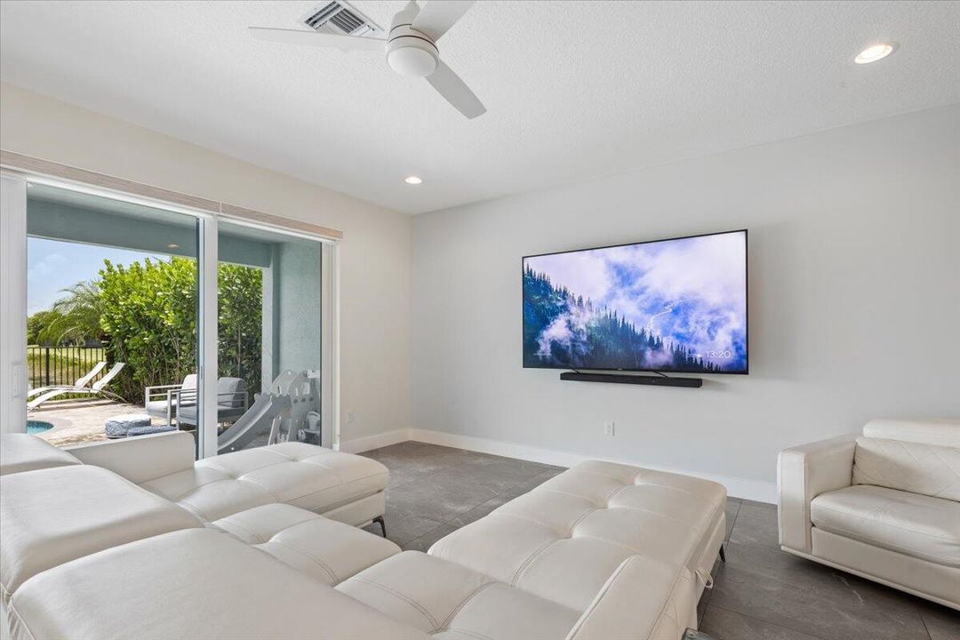 出租: $11,000 (6 贝兹, 5 浴室, 4321 平方英尺)