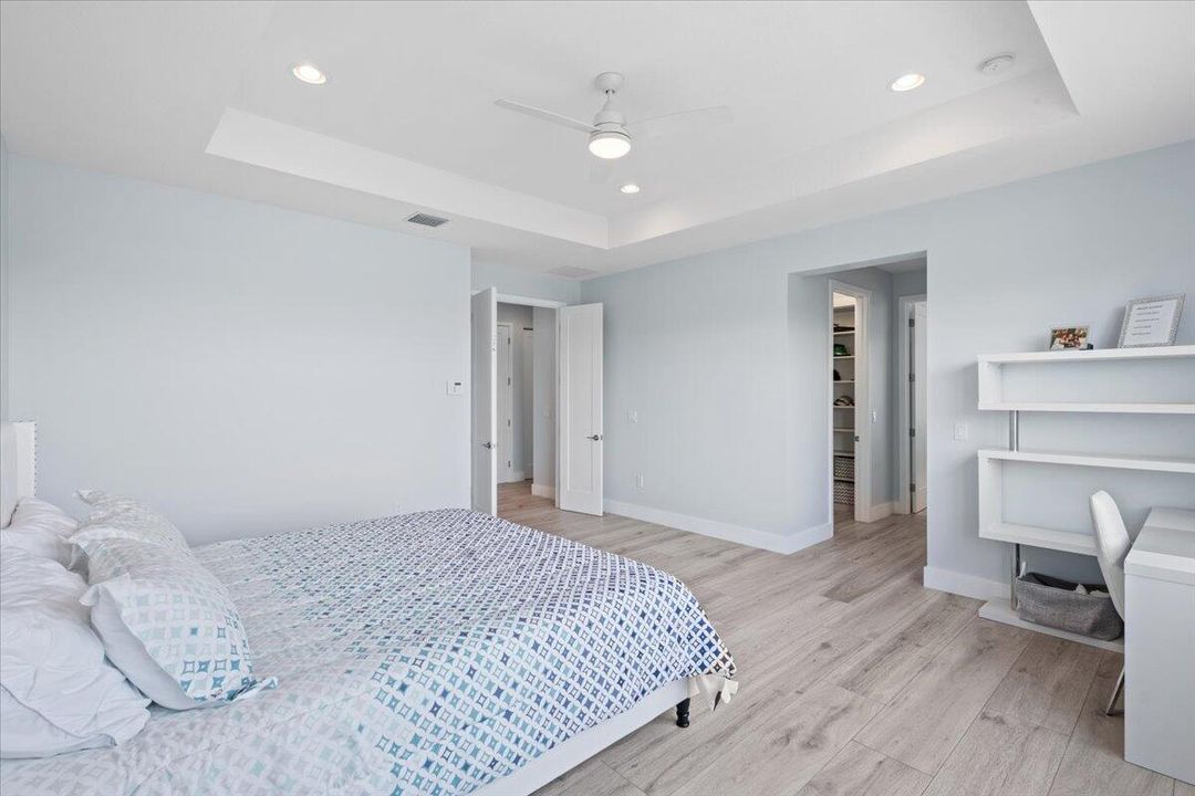 出租: $11,000 (6 贝兹, 5 浴室, 4321 平方英尺)