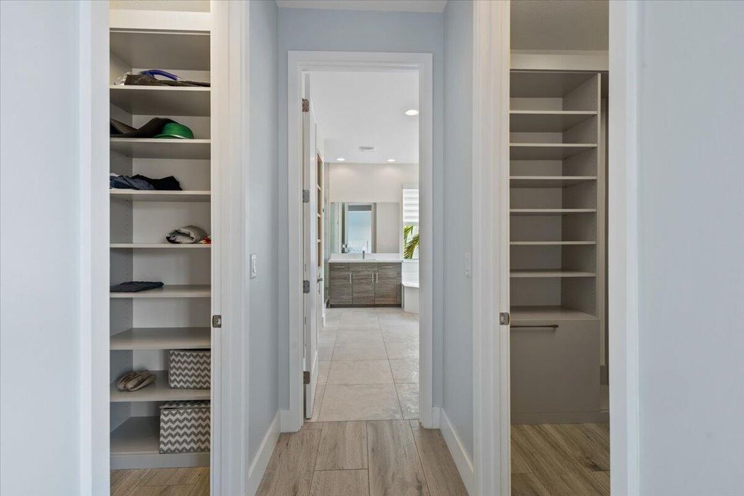 出租: $11,000 (6 贝兹, 5 浴室, 4321 平方英尺)