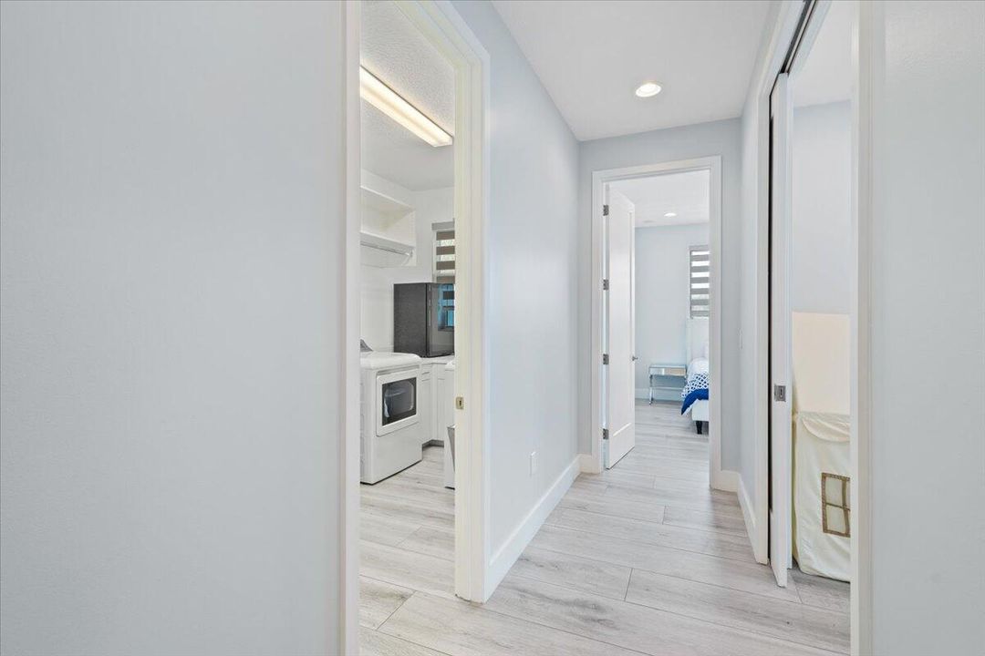 出租: $11,000 (6 贝兹, 5 浴室, 4321 平方英尺)