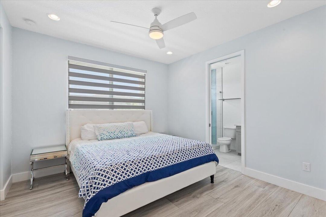 出租: $11,000 (6 贝兹, 5 浴室, 4321 平方英尺)