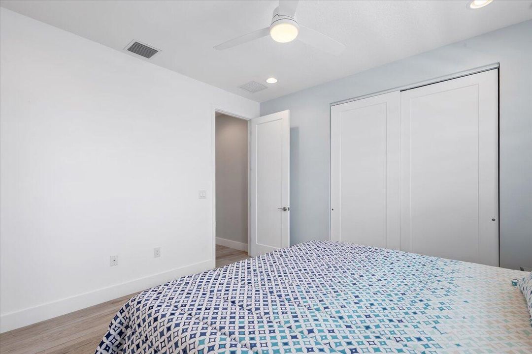 出租: $11,000 (6 贝兹, 5 浴室, 4321 平方英尺)