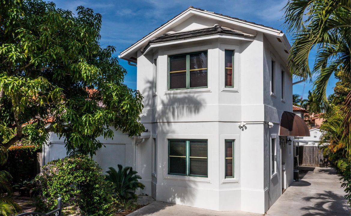 На продажу: $2,900,000 (4 спален, 2 ванн, 2645 Квадратных фут)