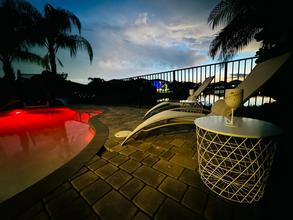 出租: $11,000 (6 贝兹, 5 浴室, 4321 平方英尺)