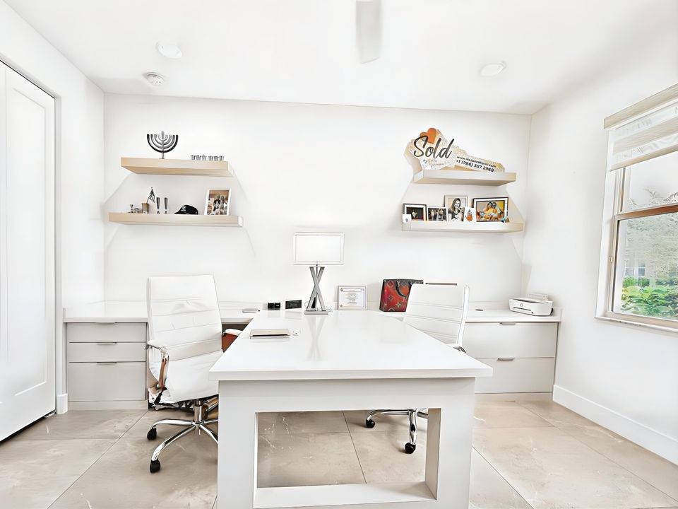 出租: $11,000 (6 贝兹, 5 浴室, 4321 平方英尺)