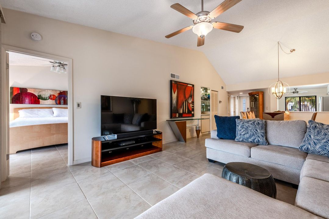 На продажу: $159,000 (2 спален, 2 ванн, 1311 Квадратных фут)