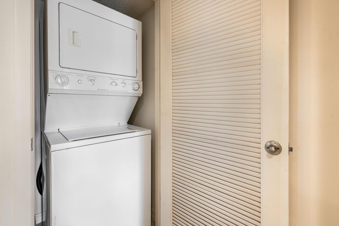 На продажу: $159,000 (2 спален, 2 ванн, 1311 Квадратных фут)