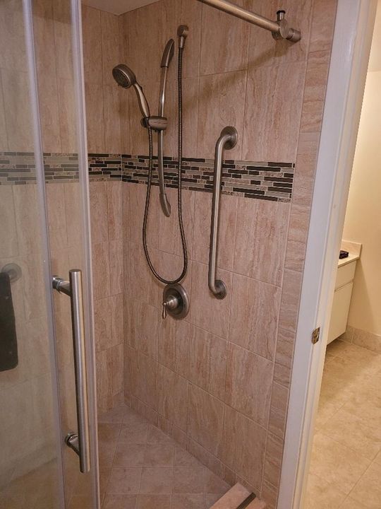 For Rent: $1,950 (2 beds, 2 baths, 1417 Square Feet)