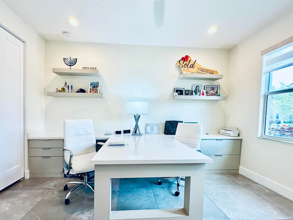 出租: $11,000 (6 贝兹, 5 浴室, 4321 平方英尺)