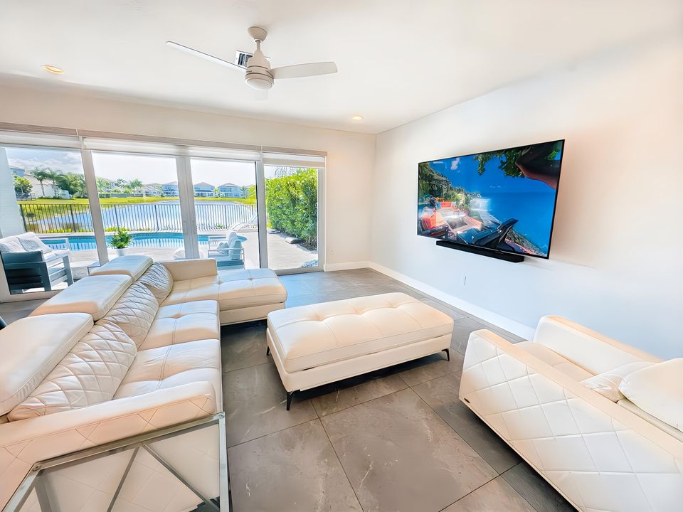 出租: $11,000 (6 贝兹, 5 浴室, 4321 平方英尺)