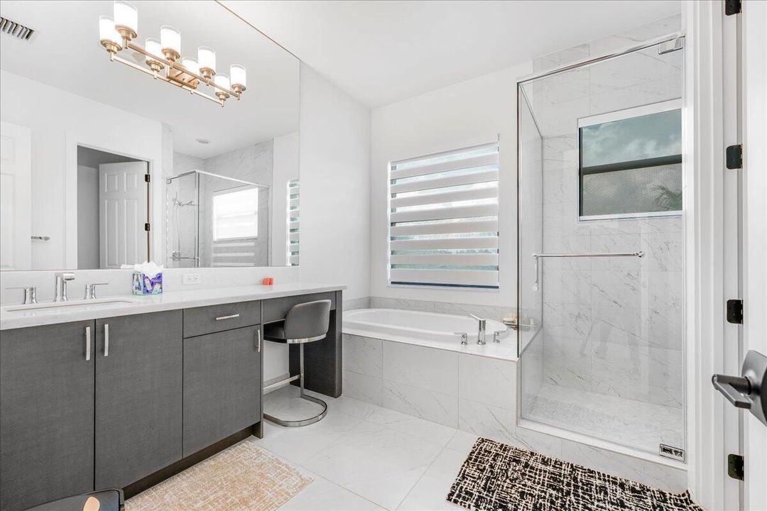 出租: $18,500 (4 贝兹, 6 浴室, 3956 平方英尺)