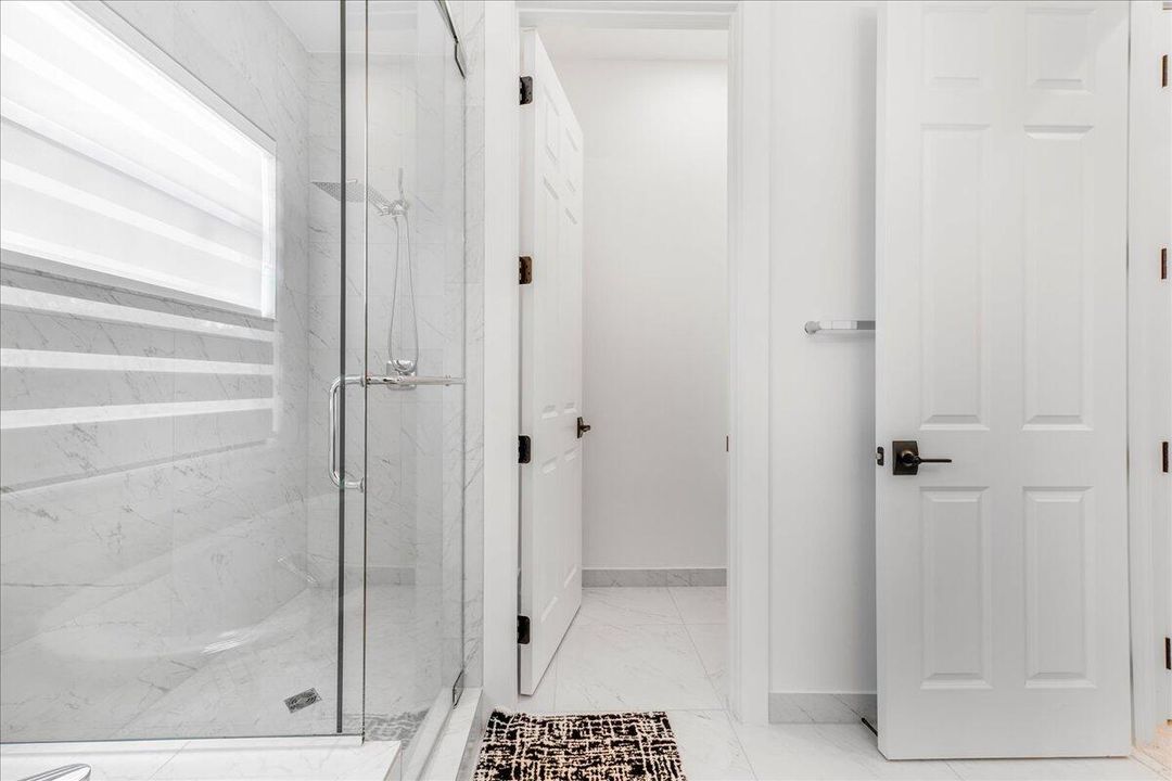 出租: $18,500 (4 贝兹, 6 浴室, 3956 平方英尺)