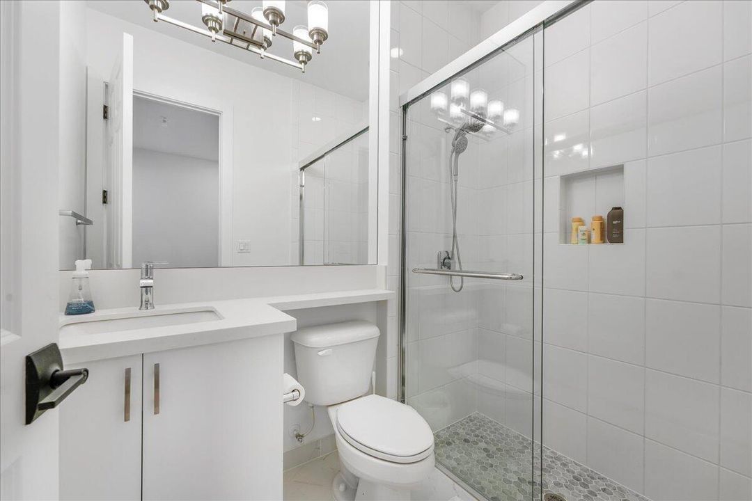 出租: $18,500 (4 贝兹, 6 浴室, 3956 平方英尺)