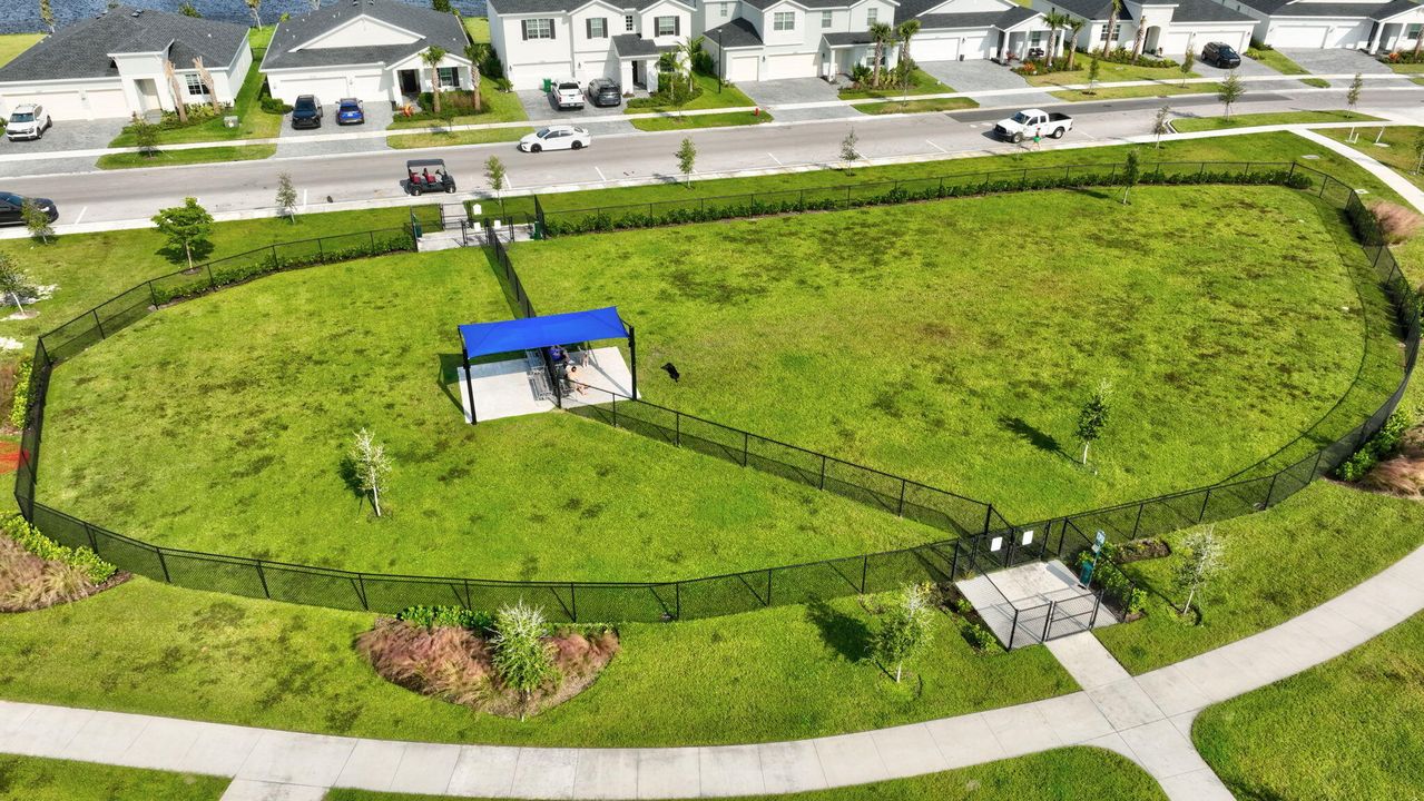 En Venta: $446,000 (4 camas, 2 baños, 1828 Pies cuadrados)