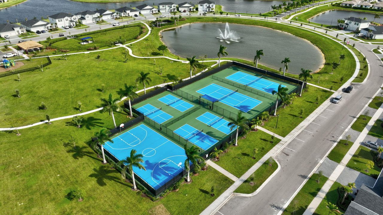 En Venta: $446,000 (4 camas, 2 baños, 1828 Pies cuadrados)