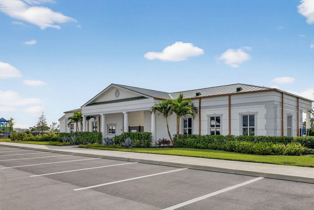 En Venta: $446,000 (4 camas, 2 baños, 1828 Pies cuadrados)