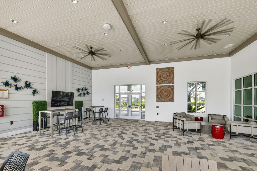 En Venta: $446,000 (4 camas, 2 baños, 1828 Pies cuadrados)