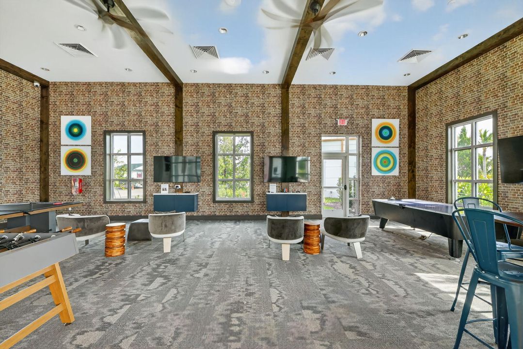 En Venta: $446,000 (4 camas, 2 baños, 1828 Pies cuadrados)