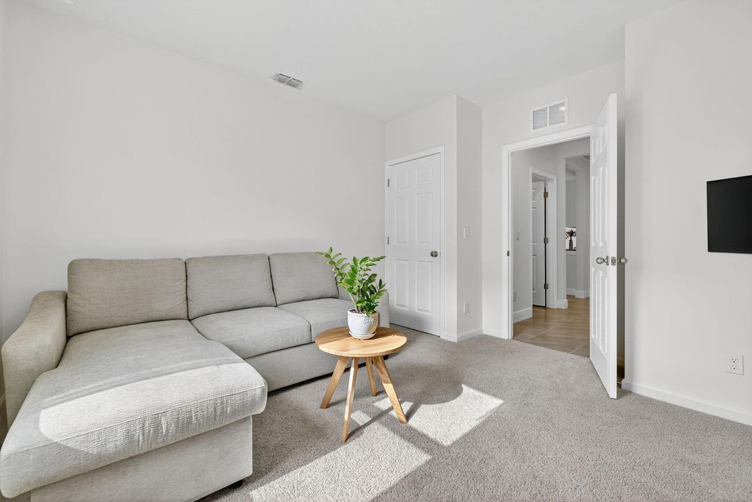 En Venta: $446,000 (4 camas, 2 baños, 1828 Pies cuadrados)