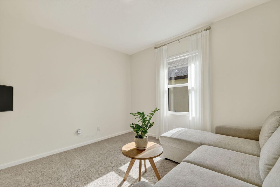 En Venta: $446,000 (4 camas, 2 baños, 1828 Pies cuadrados)