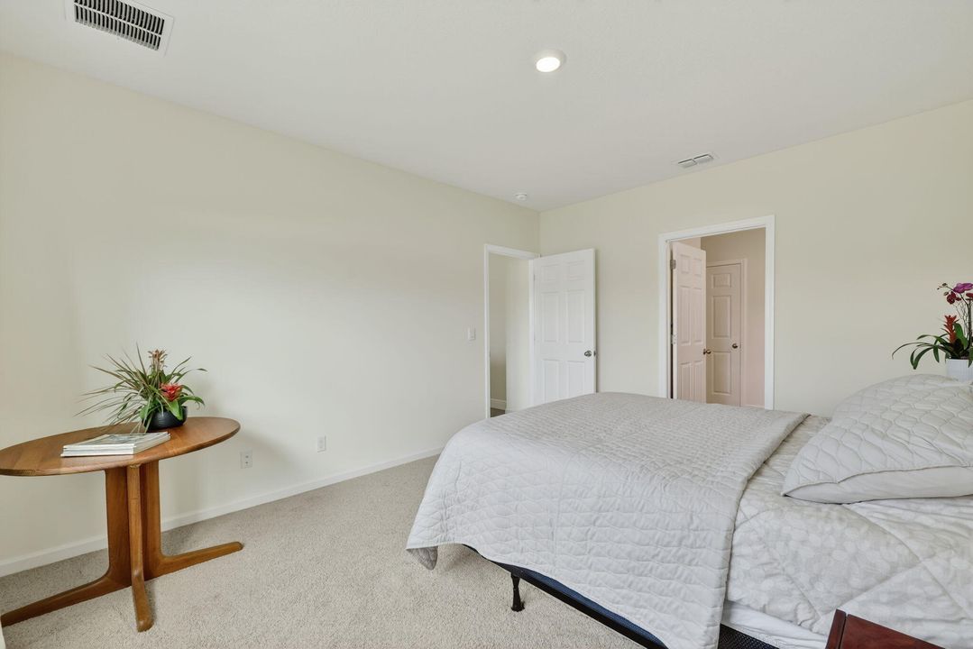 En Venta: $446,000 (4 camas, 2 baños, 1828 Pies cuadrados)