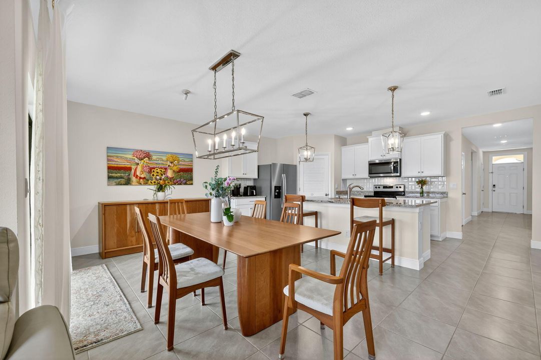 En Venta: $446,000 (4 camas, 2 baños, 1828 Pies cuadrados)