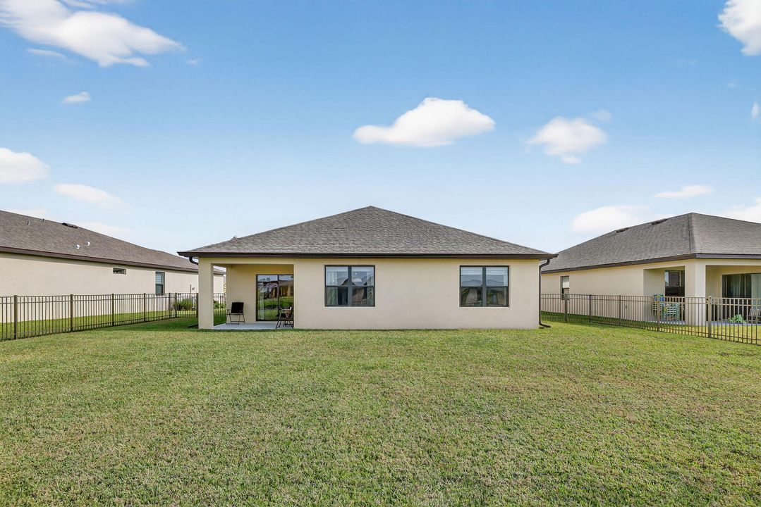 En Venta: $446,000 (4 camas, 2 baños, 1828 Pies cuadrados)