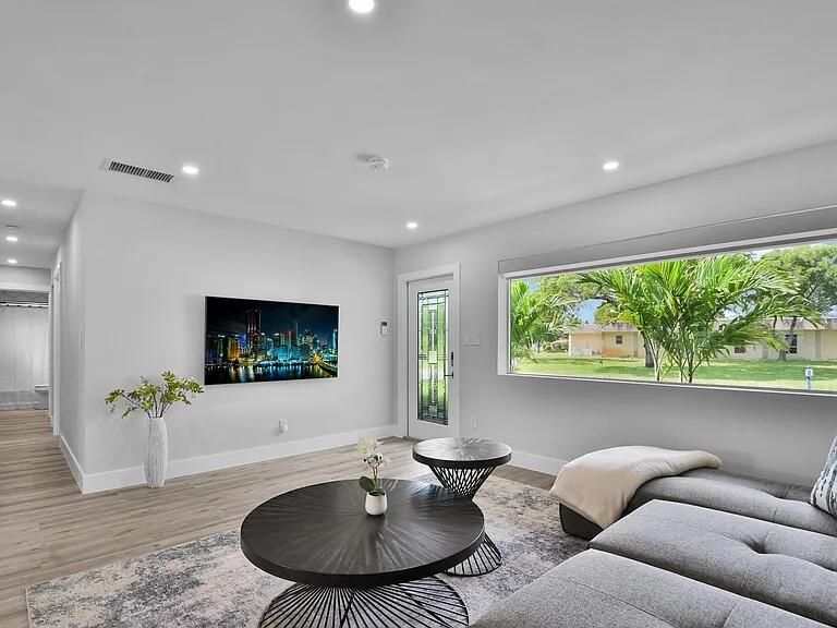 For Sale: $795,000 (4 beds, 2 baths, 1574 Square Feet)