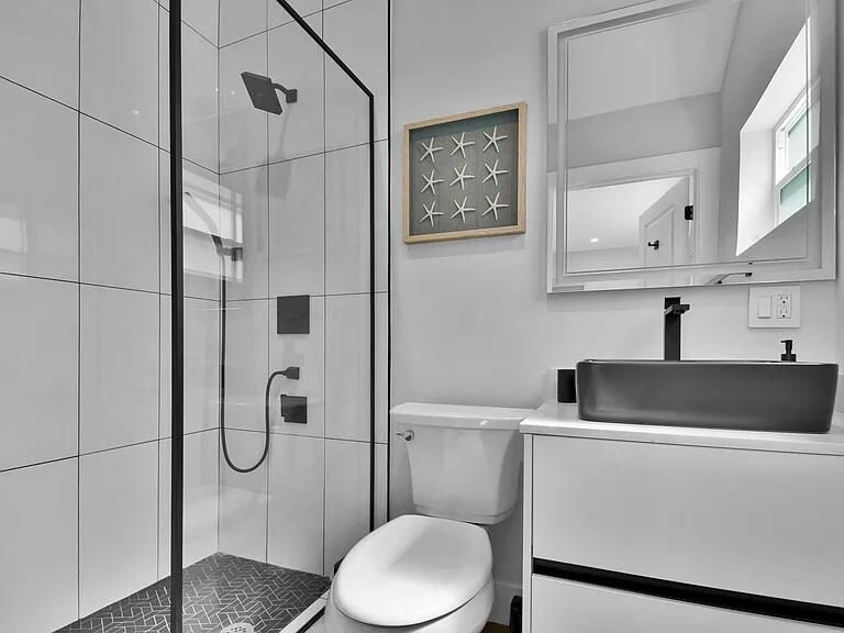 For Sale: $795,000 (4 beds, 2 baths, 1574 Square Feet)