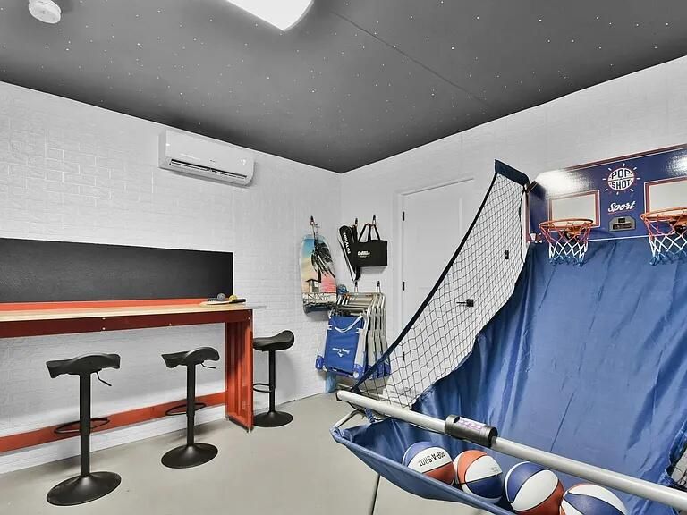 For Sale: $795,000 (4 beds, 2 baths, 1574 Square Feet)