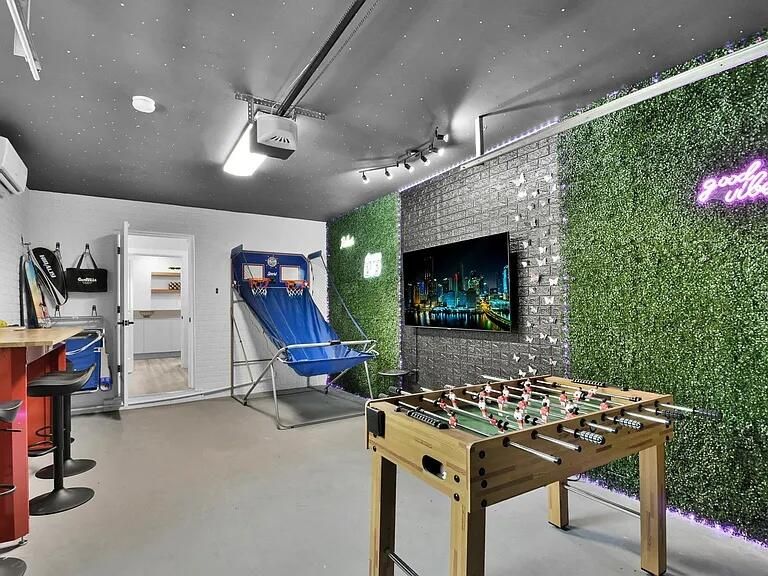 For Sale: $795,000 (4 beds, 2 baths, 1574 Square Feet)