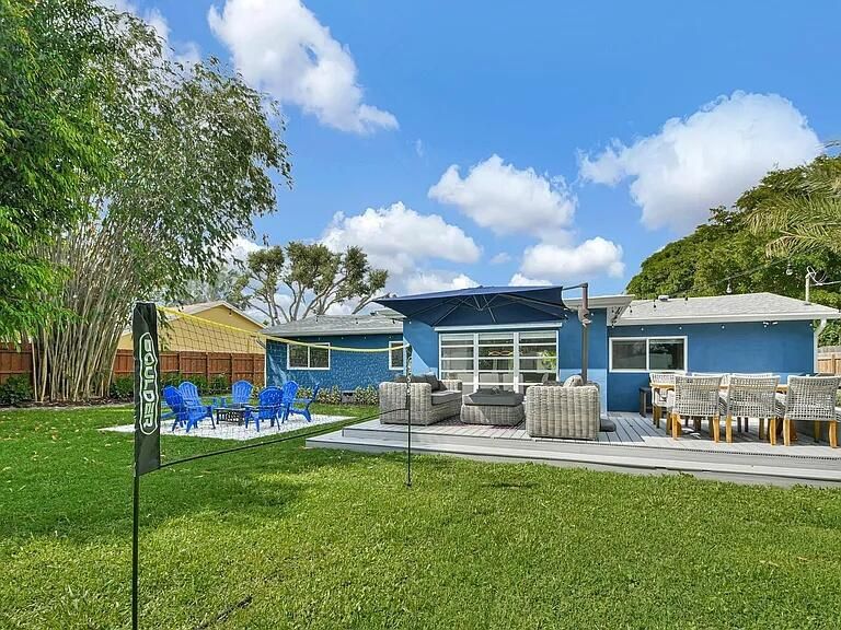 For Sale: $795,000 (4 beds, 2 baths, 1574 Square Feet)