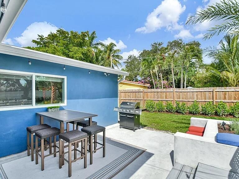 For Sale: $795,000 (4 beds, 2 baths, 1574 Square Feet)